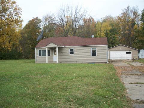 1207 Harding Dr, Grand Blanc, MI 48507-4245