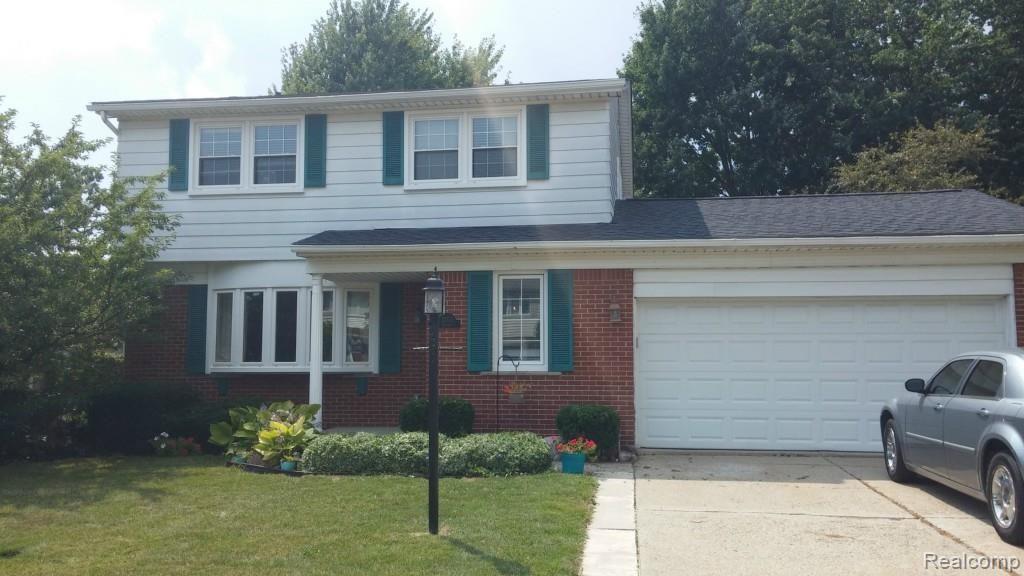 21512 Danbury St, Woodhaven, MI 48183-1608