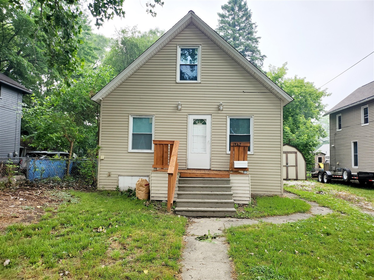 1842 Burnham St, Saginaw, MI 48602-1115