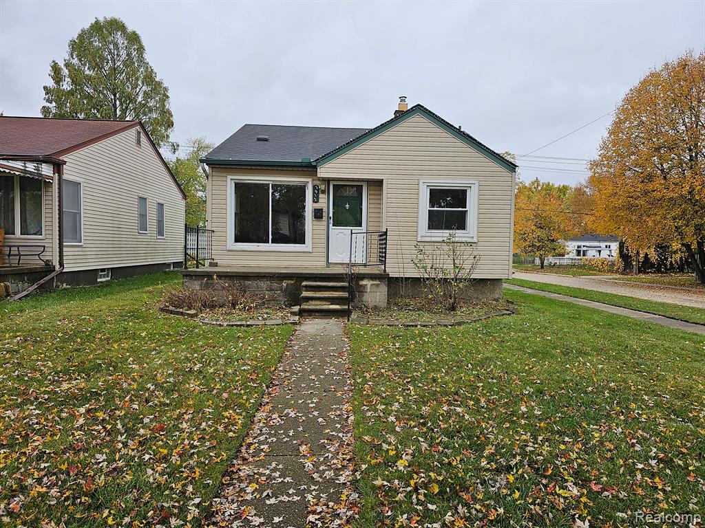 3912 Gloria St, Wayne, MI 48184-1970